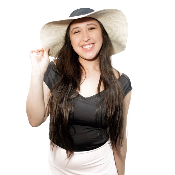 Meet your Posher, Chloe - Picture 1 of 1